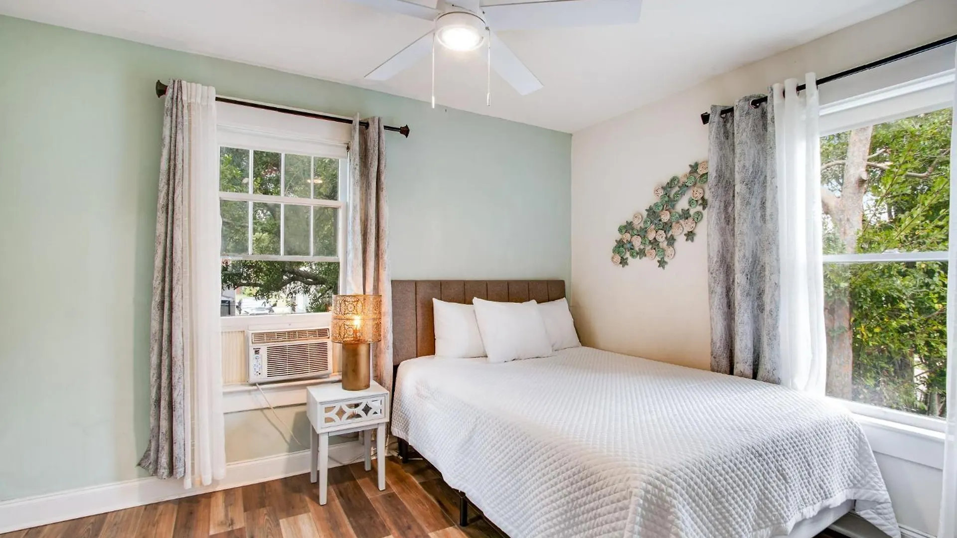 Downtown Navy Blue Villa Pensacola